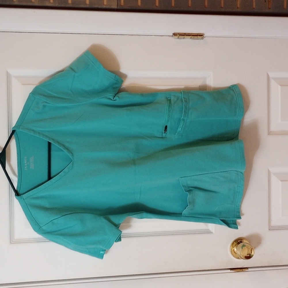 Jaanuu scrub top
